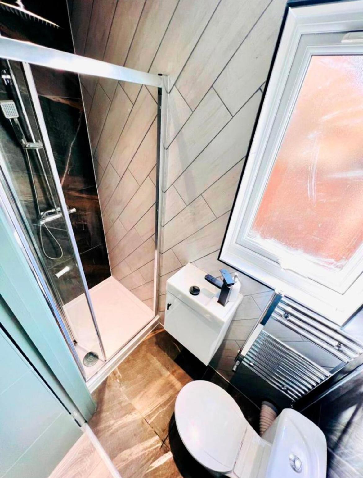 Gazde/Camere de închiriat 43 Ensuite Look Like Locations Londra
